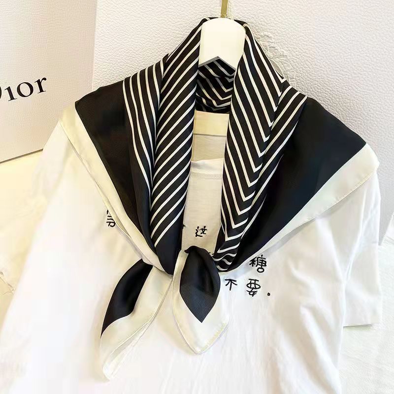 Fashion Square 70cm Black and  - Silk Tie Striped recensie en prijs