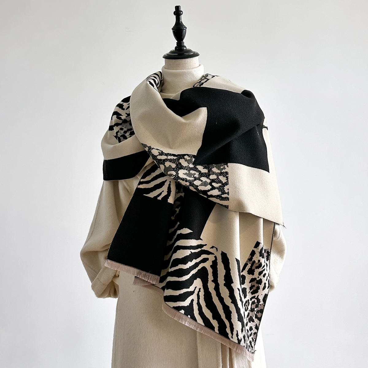 New Brand Elegance Two-Sided L - Woven Scarf Blanket recensie en prijs