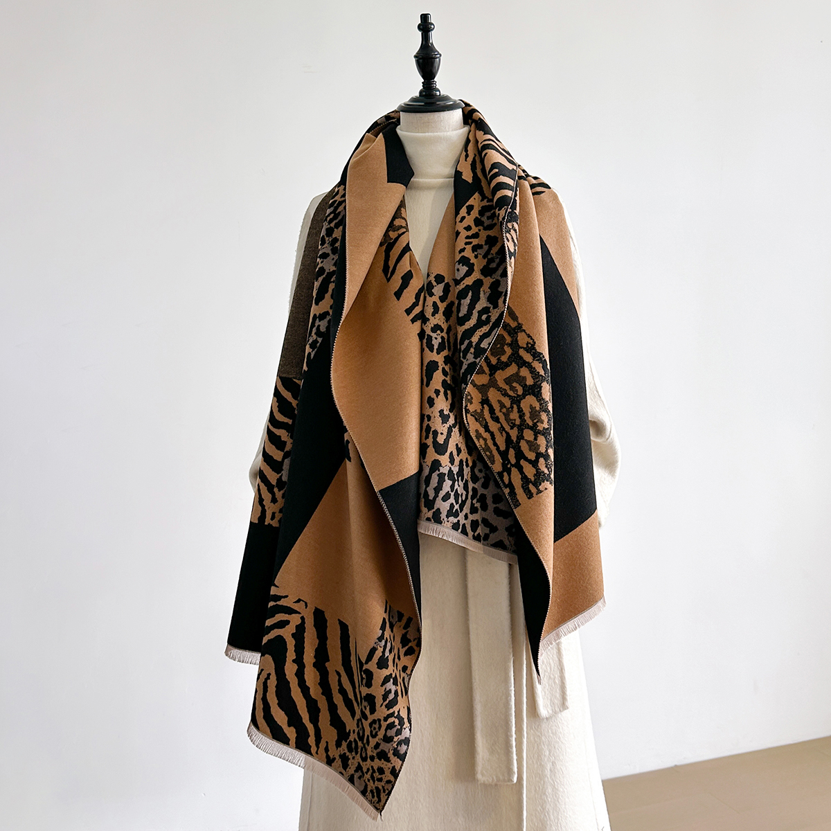 New Brand Elegance Two-Sided L - Woven Scarf Blanket recensie en prijs