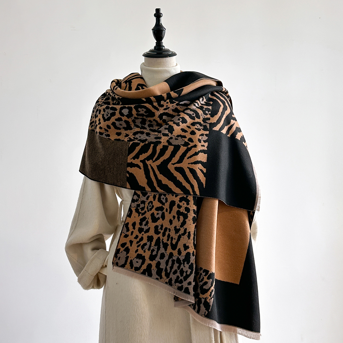 New Brand Elegance Two-Sided L - Woven Scarf Blanket recensie en prijs