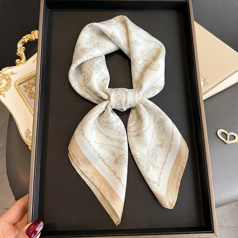 Vintage Beige Paisley Print Sq - Silk Neck Scarf recensie en prijs