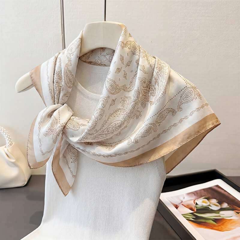 Vintage Beige Paisley Print Sq - Silk Neck Scarf recensie en prijs