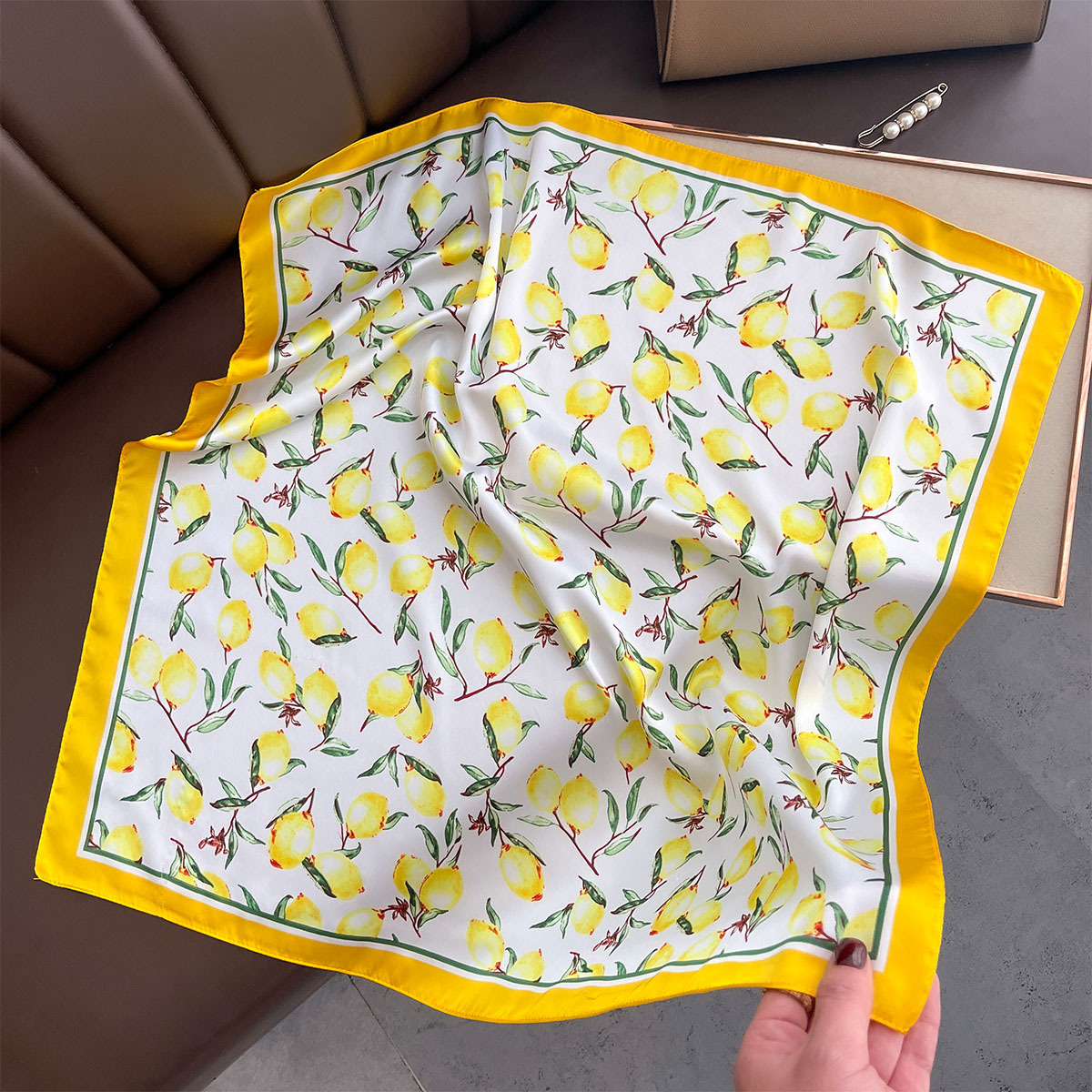 2025 New Yellow Lemon Print Sq - Silk Neck Scarf recensie en prijs