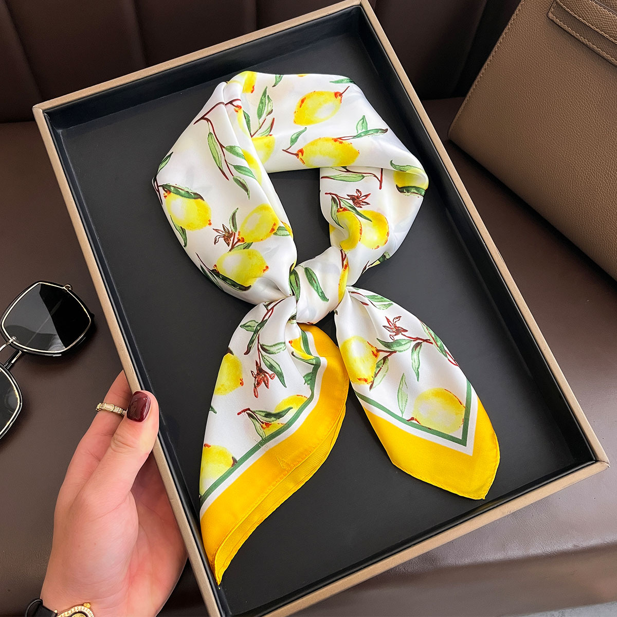 2025 New Yellow Lemon Print Sq - Silk Neck Scarf recensie en prijs