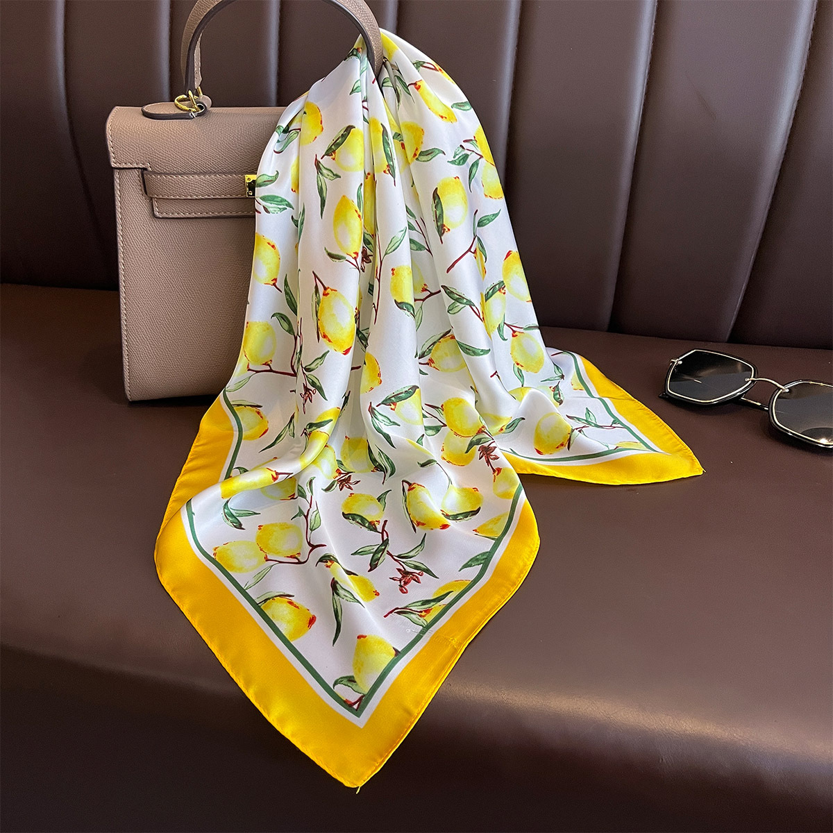 2025 New Yellow Lemon Print Sq - Silk Neck Scarf recensie en prijs