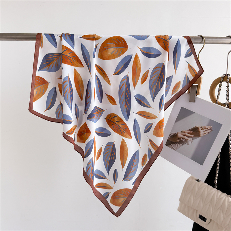 Luxury Brand Print 70cm Square - Scarf Silk Square recensie en prijs