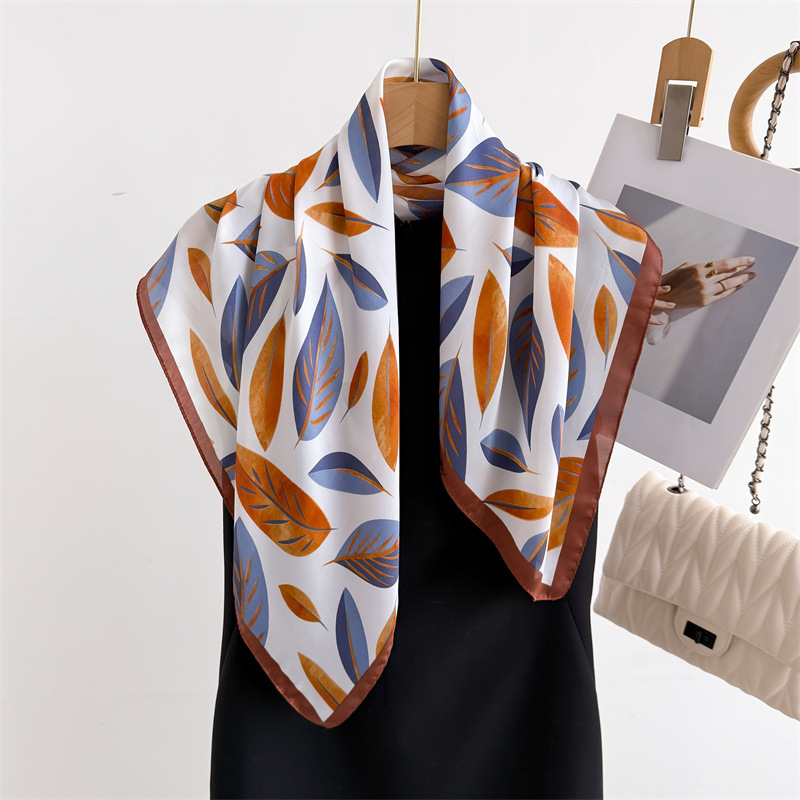 Luxury Brand Print 70cm Square - Scarf Silk Square recensie en prijs