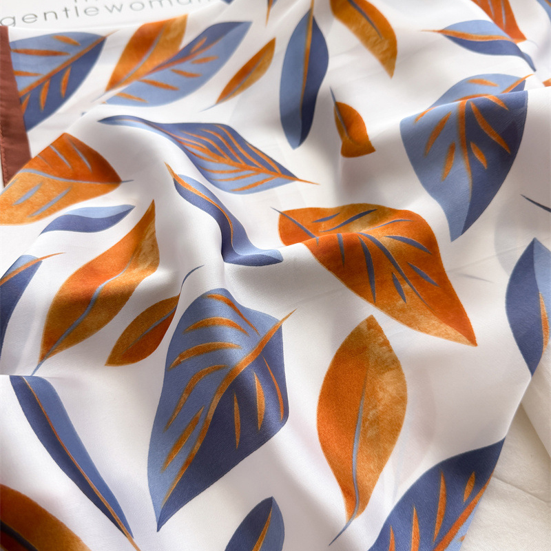 Luxury Brand Print 70cm Square - Scarf Silk Square recensie en prijs